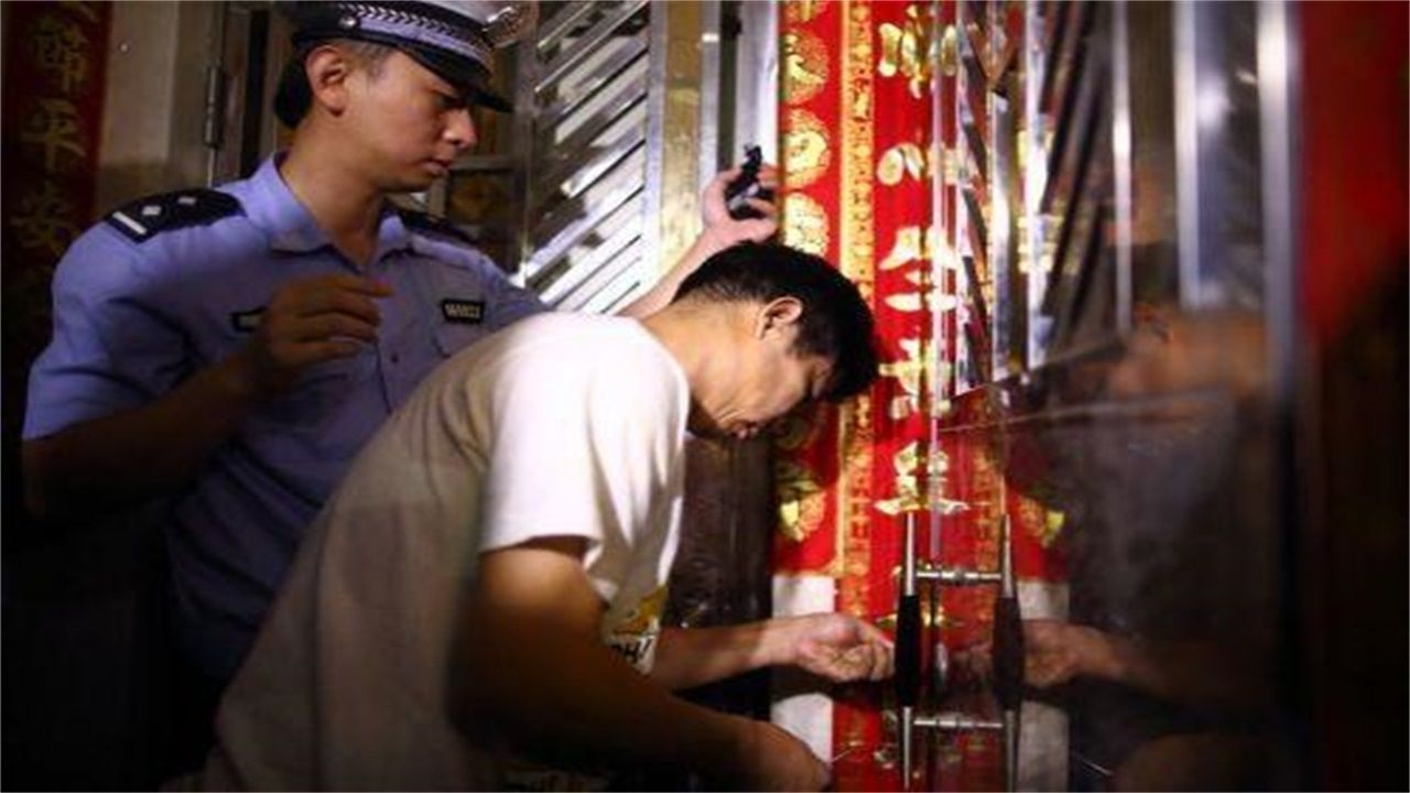 雷山县请开锁师傅开了锁后，师傅